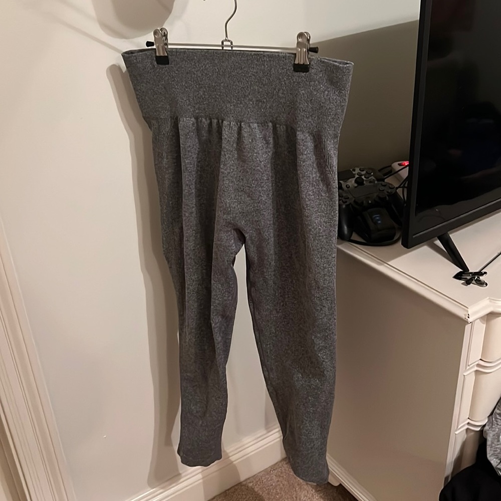 gray legging with a scrunch on the butt